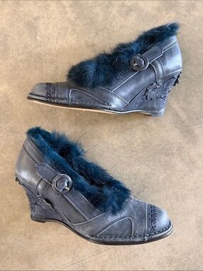 NWT Dkode shoes size 5 wedge handcrafted heels
